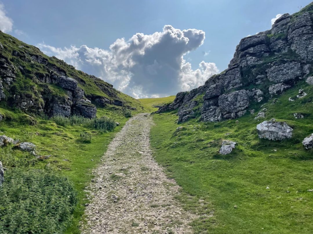 Cave Dale Walk: Short Circular Route from Castleton PeakDistrict org