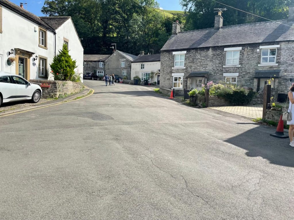 cave dale walk street pas castleton war memorial