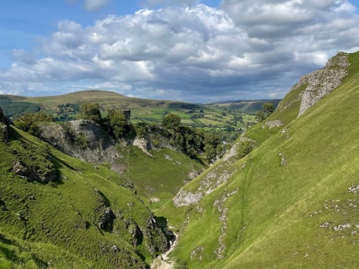 Cave Dale Walk: Short Circular Route from Castleton