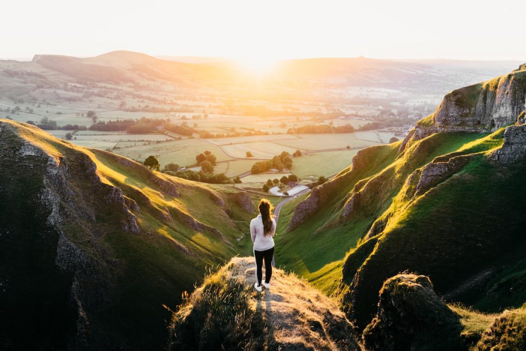 perfect photo spot above winnats pass hope valley peak district