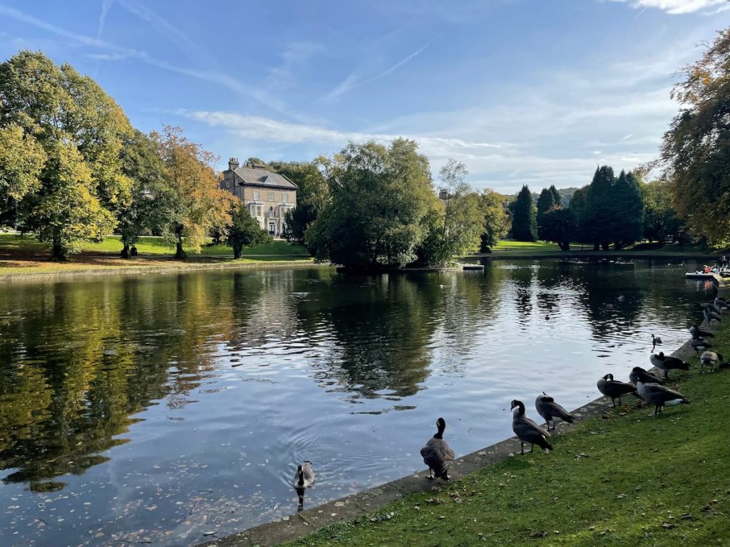 buxton pavilion gardens along river : lake Wye