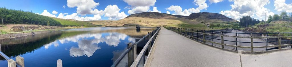 pano of wall at dovestone reservoir