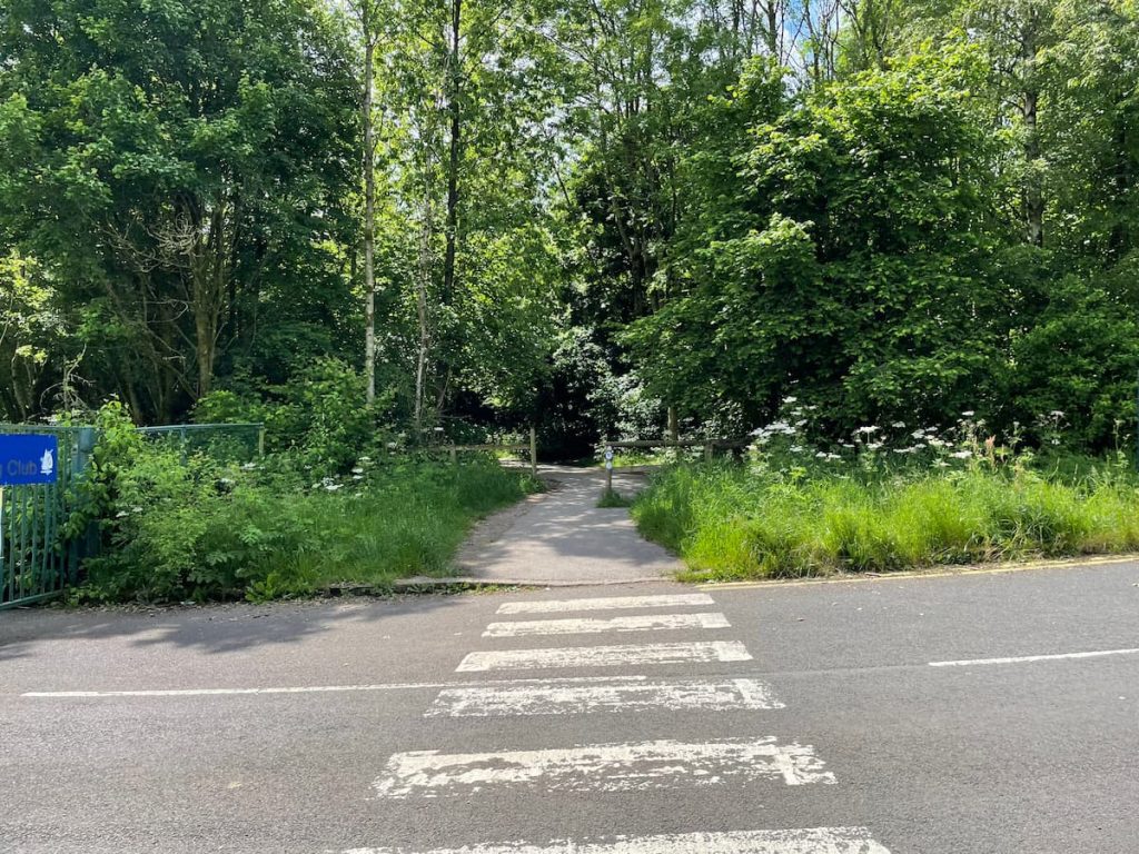 crossing which goes past the sailing club