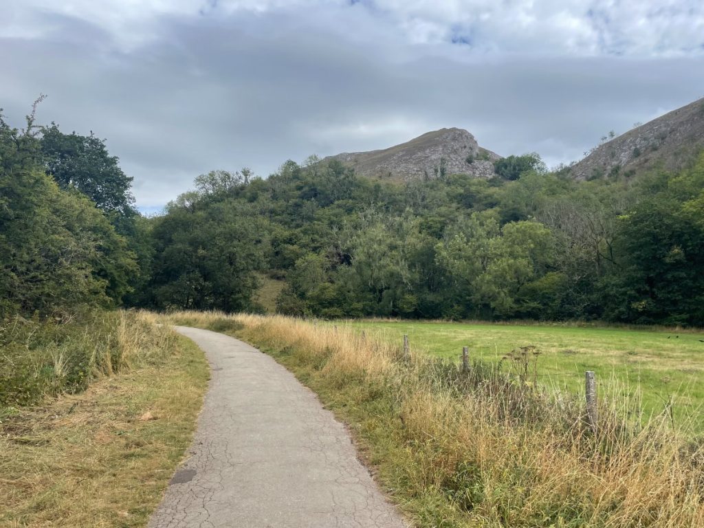 mainfold valley path and corner