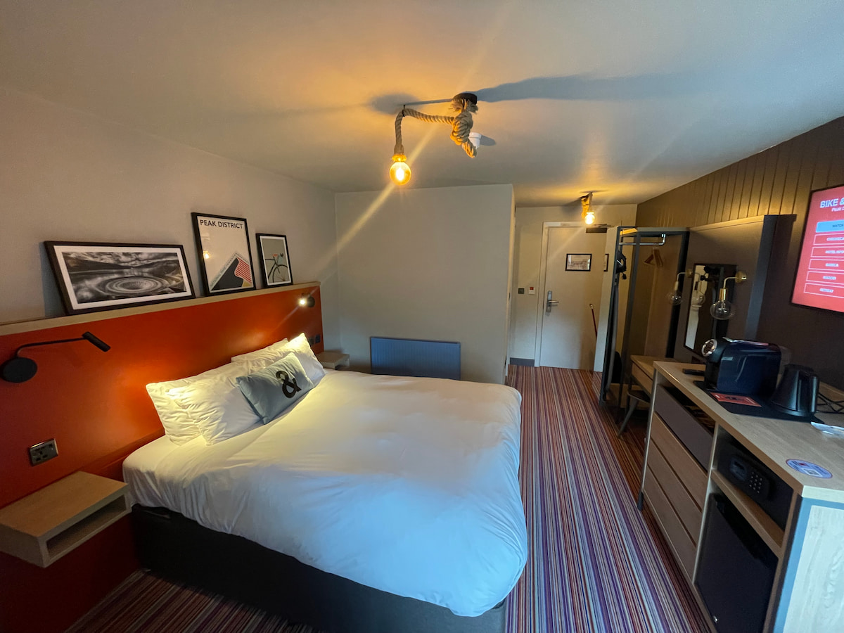 A cosy hotel room in the Peak District